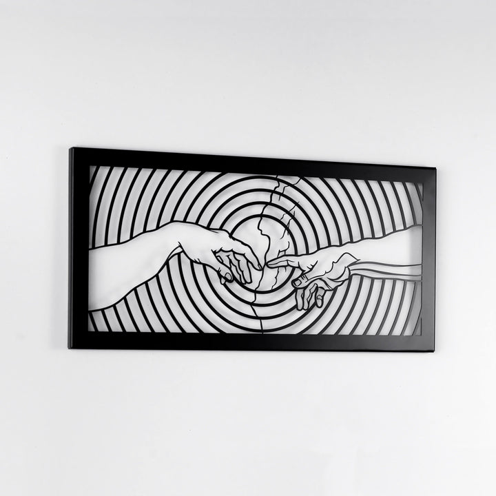 beyaz duvara asılmış siyah renkli adem'in yaratılışı modern metal duvar dekoru