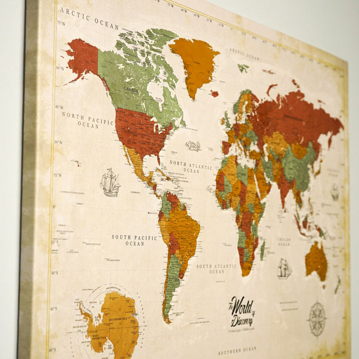 retro renklere sahip dunya haritasi kanvas tablonun yandan yakin plan gorunumu colorfullworldstr