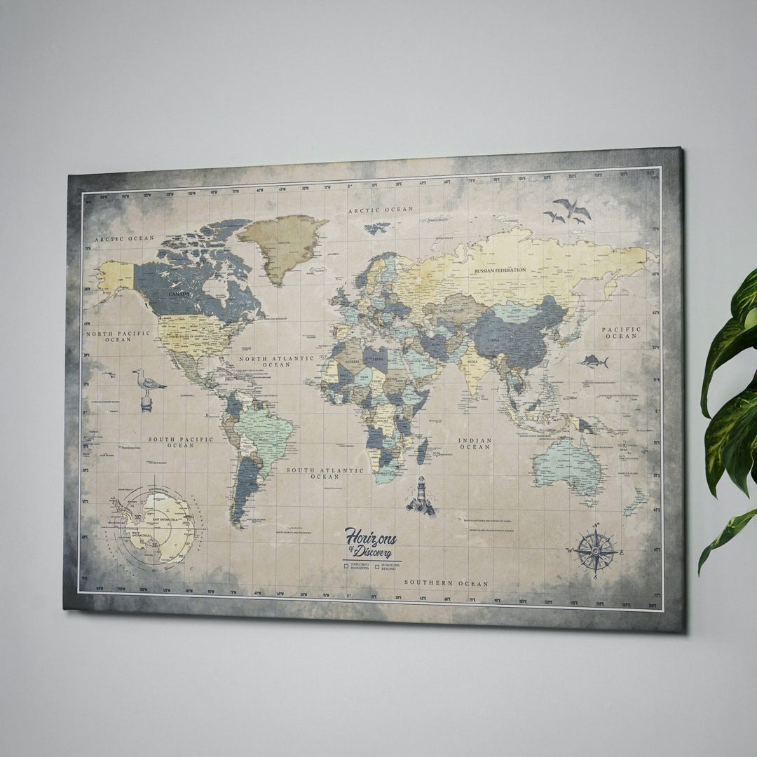 vintage dunya haritasi kanvas tablonun duvara asilmis tam gorunumu colorfullworldstr