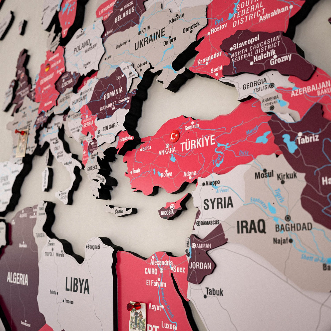 renkli-baskili-3d-ahsap-dunya-haritasi-crimson-turkiye-yazili-colorfullworldstr