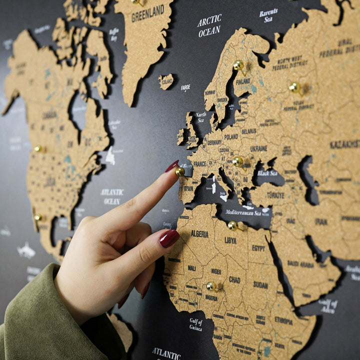 Mantar Pano Ahşap Dünya Haritası - Çerçevesiz Siyah Duvar Dekoru