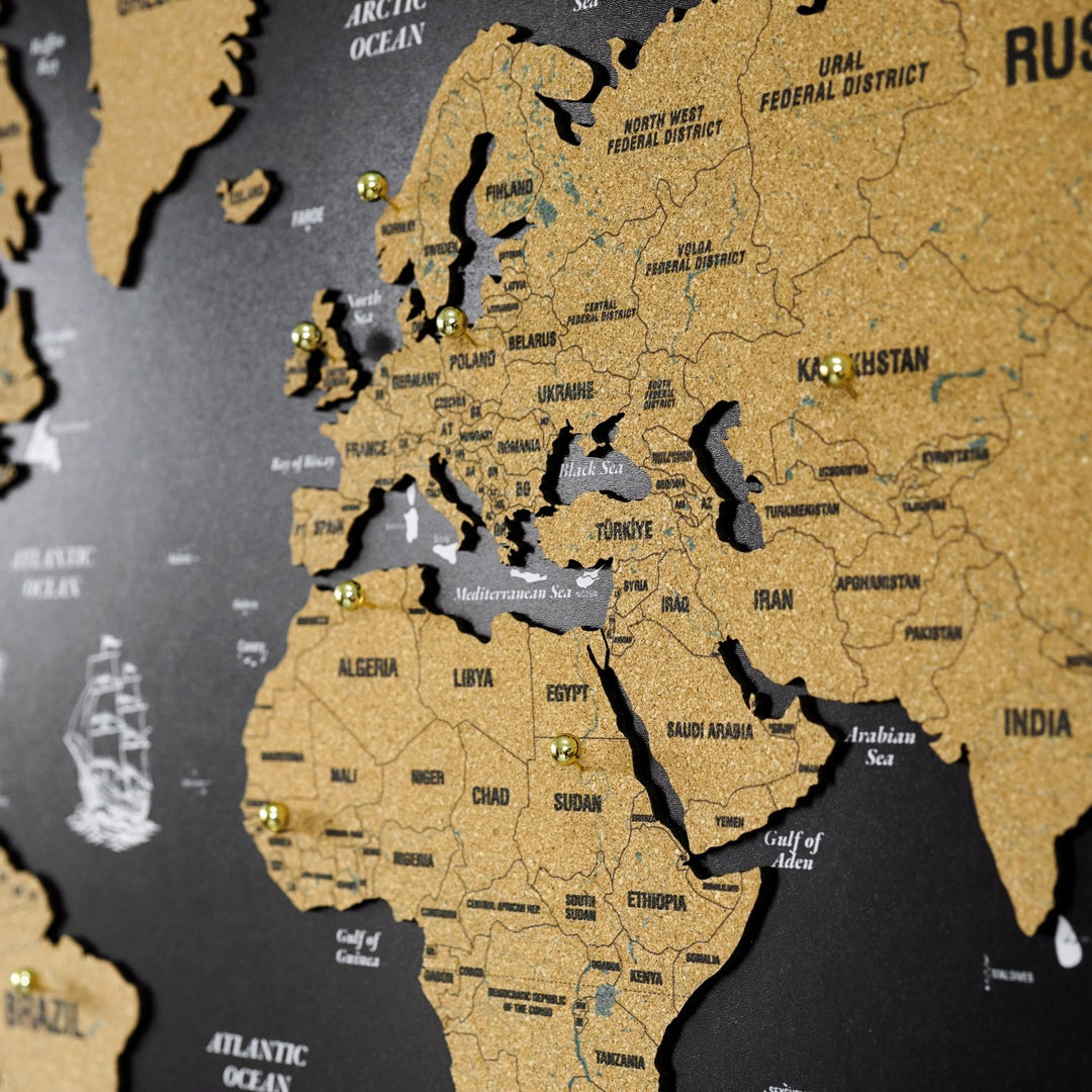 Çerçeveli Mantar Pano Dünya Haritası - Siyah Ahşap Duvar Dekoru