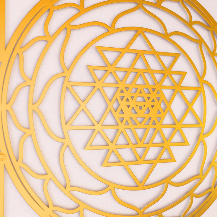 sri-yantra-altin-metal-geometrik-tablo-duvar-dekorasyonu-colorfullworldstr