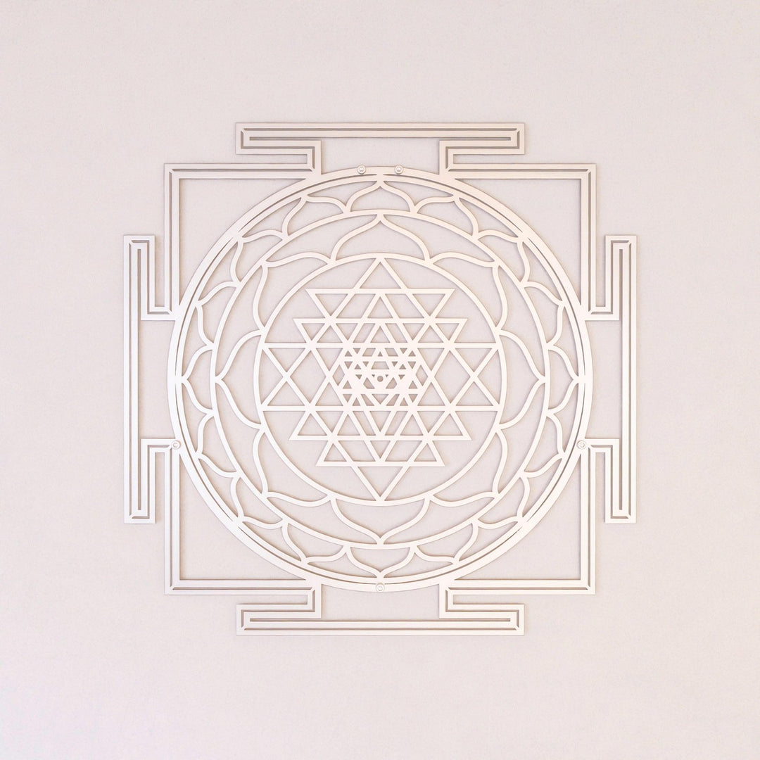 sri-yantra-gumus-metal-duvar-tablosu-geometrik-modern-tasarım-colorfullworldstr