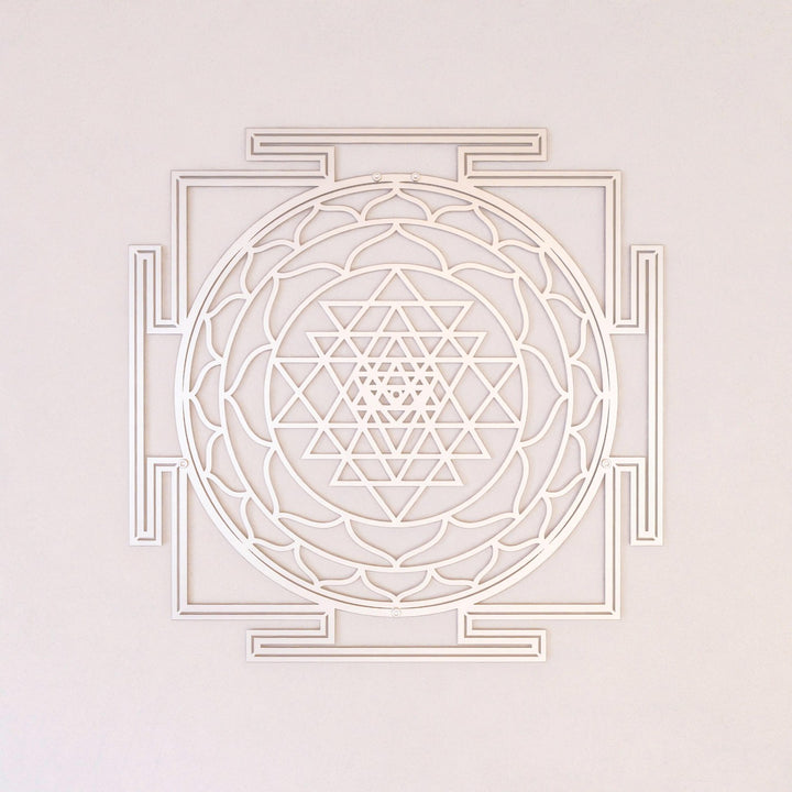 sri-yantra-gumus-metal-duvar-tablosu-geometrik-modern-tasarım-colorfullworldstr