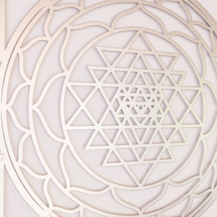 sri-yantra-gumus-metal-duvar-dekoru-geometrik-tasarım-ev-dekorasyonu-colorfullworldstr