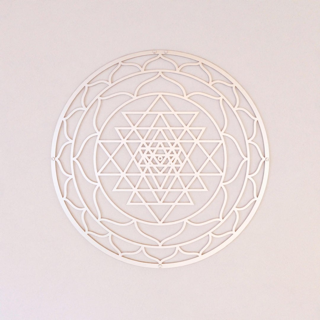 sri-yantra-gumus-metal-tablo-modern-geometrik-duvar-dekoru-colorfullworldstr